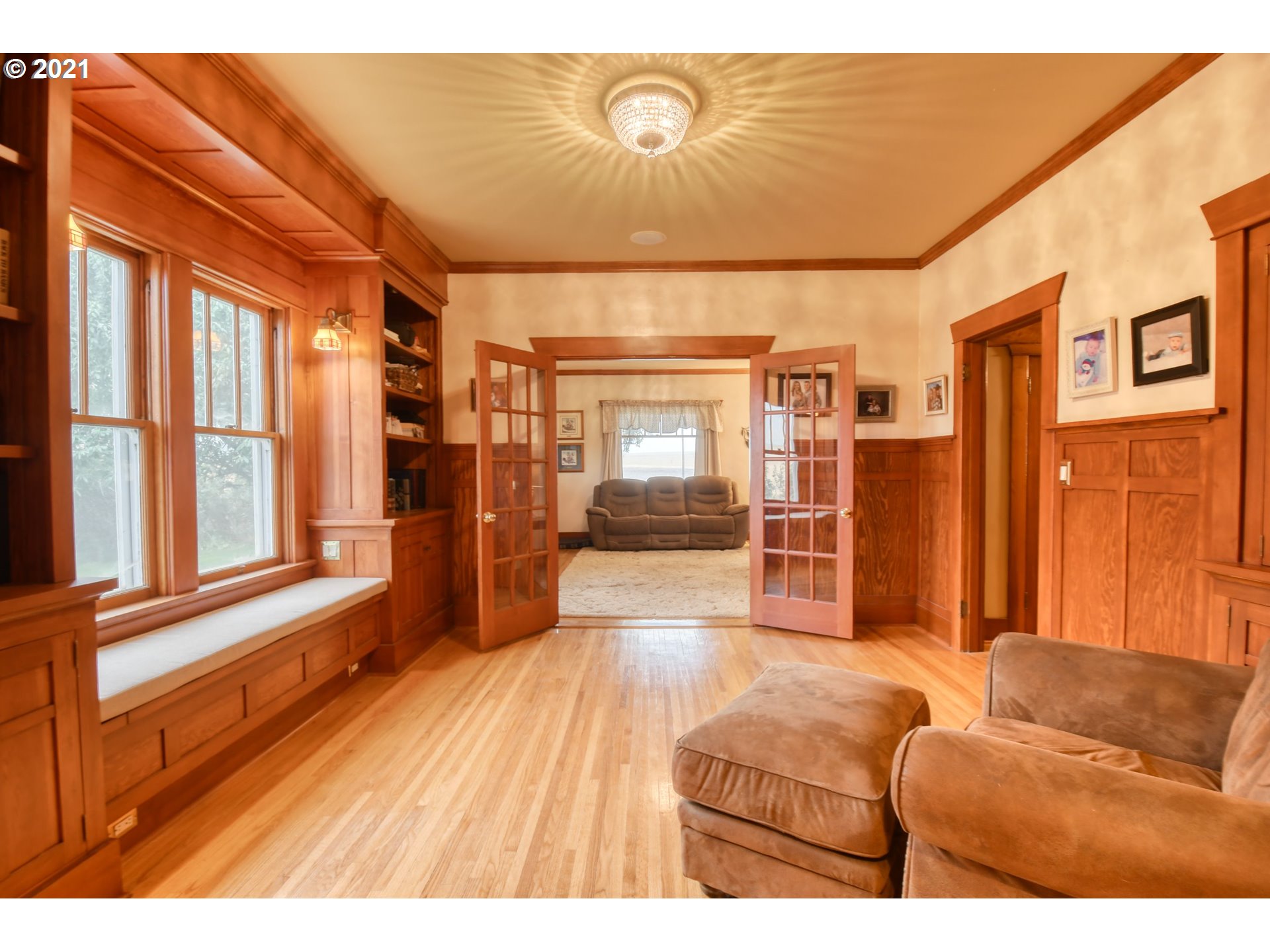 76223 Spring Hollow Road Adams, OR 97810 - Photo 11 of 30 a living room with furniture and a large window