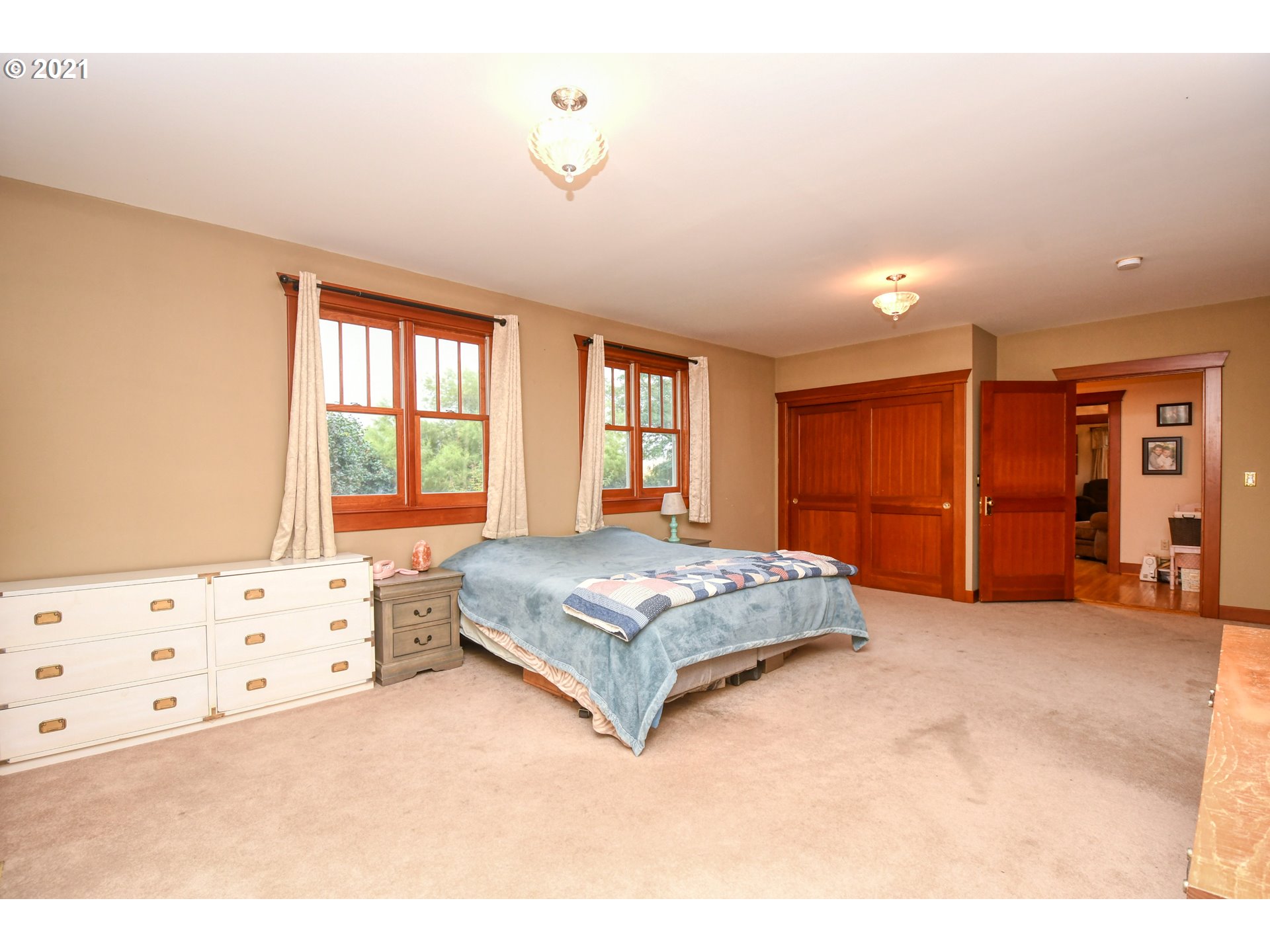 76223 Spring Hollow Road Adams, OR 97810 - Photo 18 of 30 a bedroom with a large bed and a window