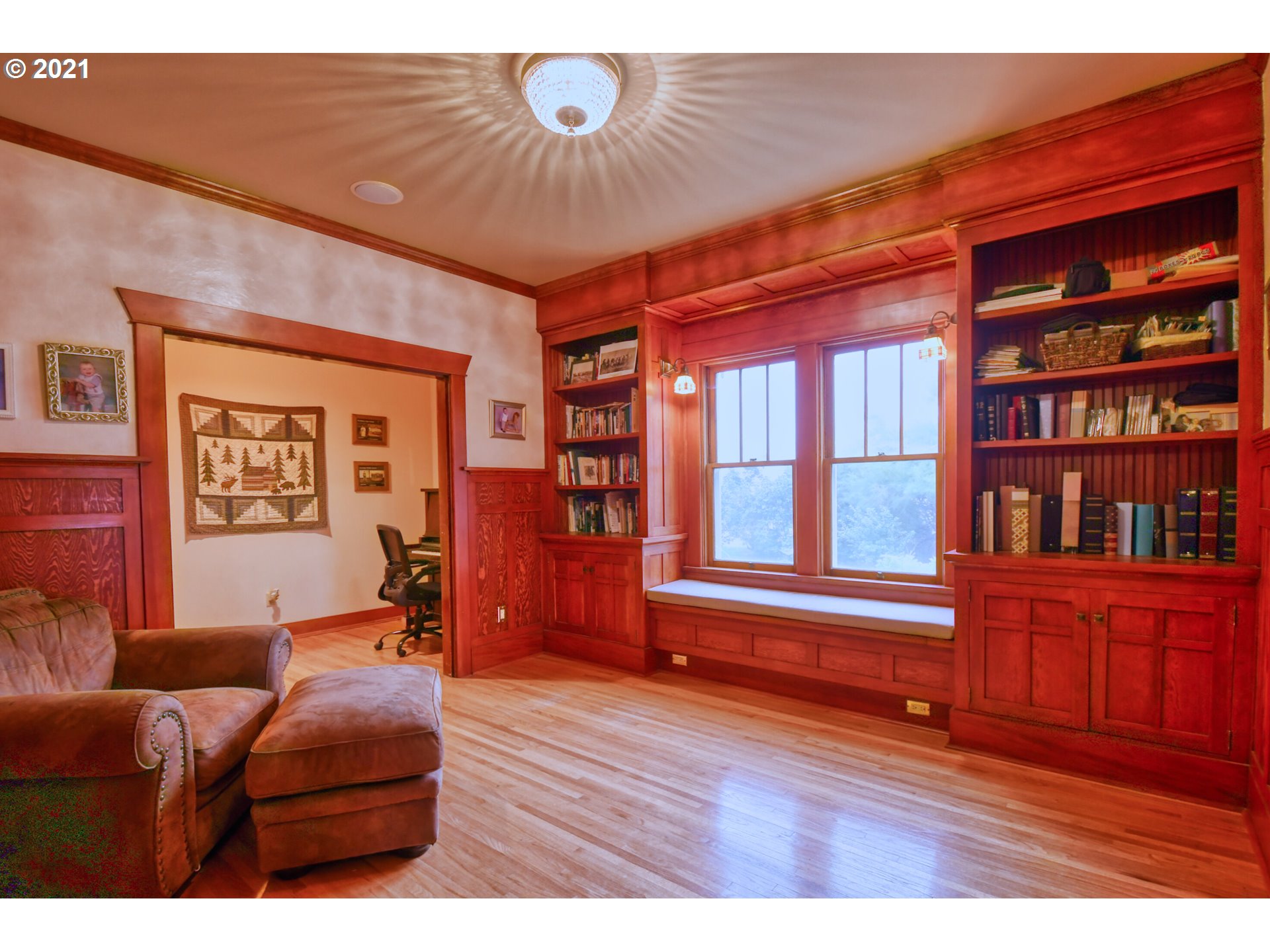 76223 Spring Hollow Road Adams, OR 97810 - Photo 10 of 30 a living room with furniture and a book shelf