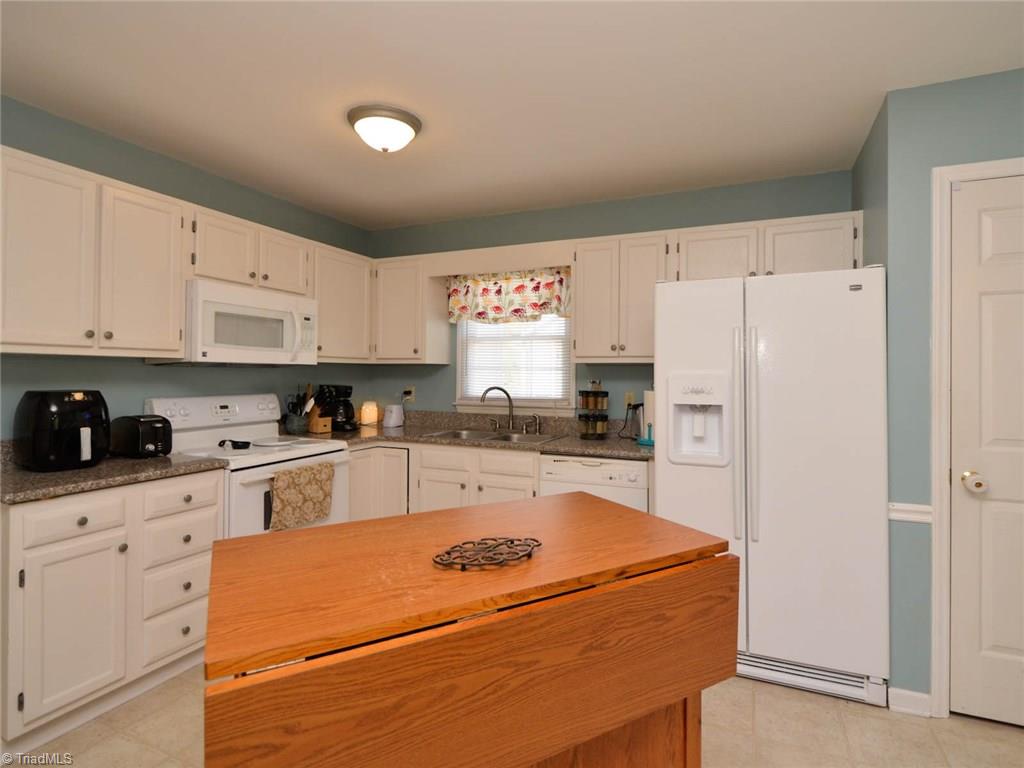 7687 Sedgewick Ridge Road Lewisville, NC 27023 - Photo 4 of 30