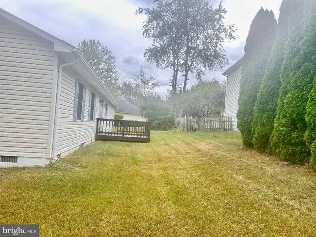 a view of a yard in front of a house