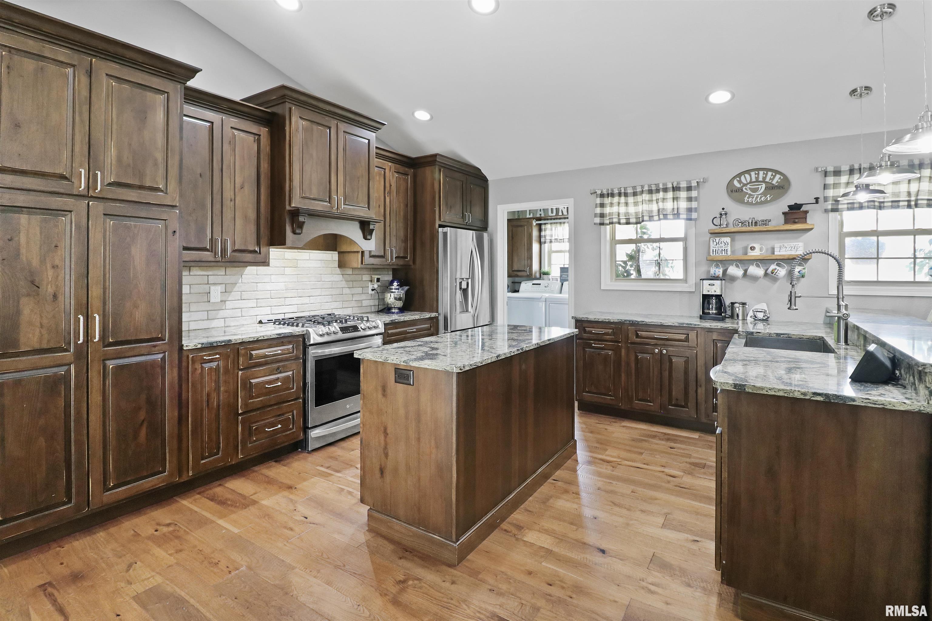 1635 Kingsbury Road Washington, IL 61571 - Photo 13 of 46 Gallery Image 13