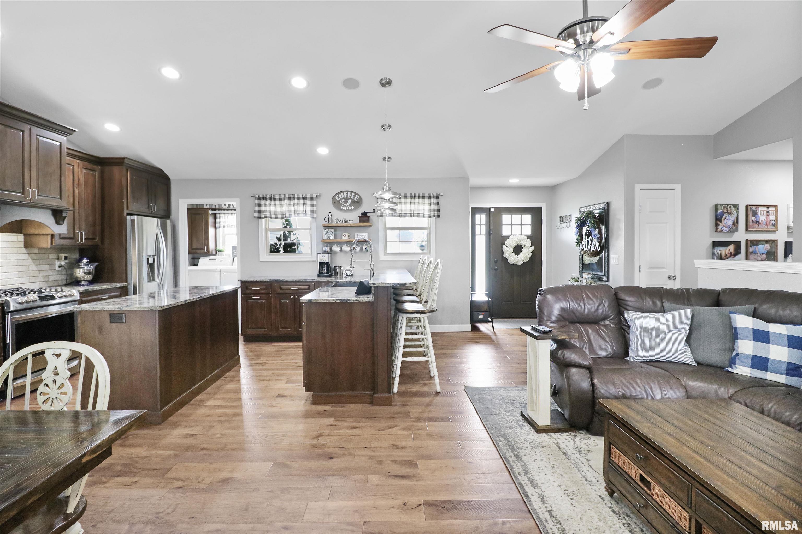 1635 Kingsbury Road Washington, IL 61571 - Photo 17 of 46 Gallery Image 17