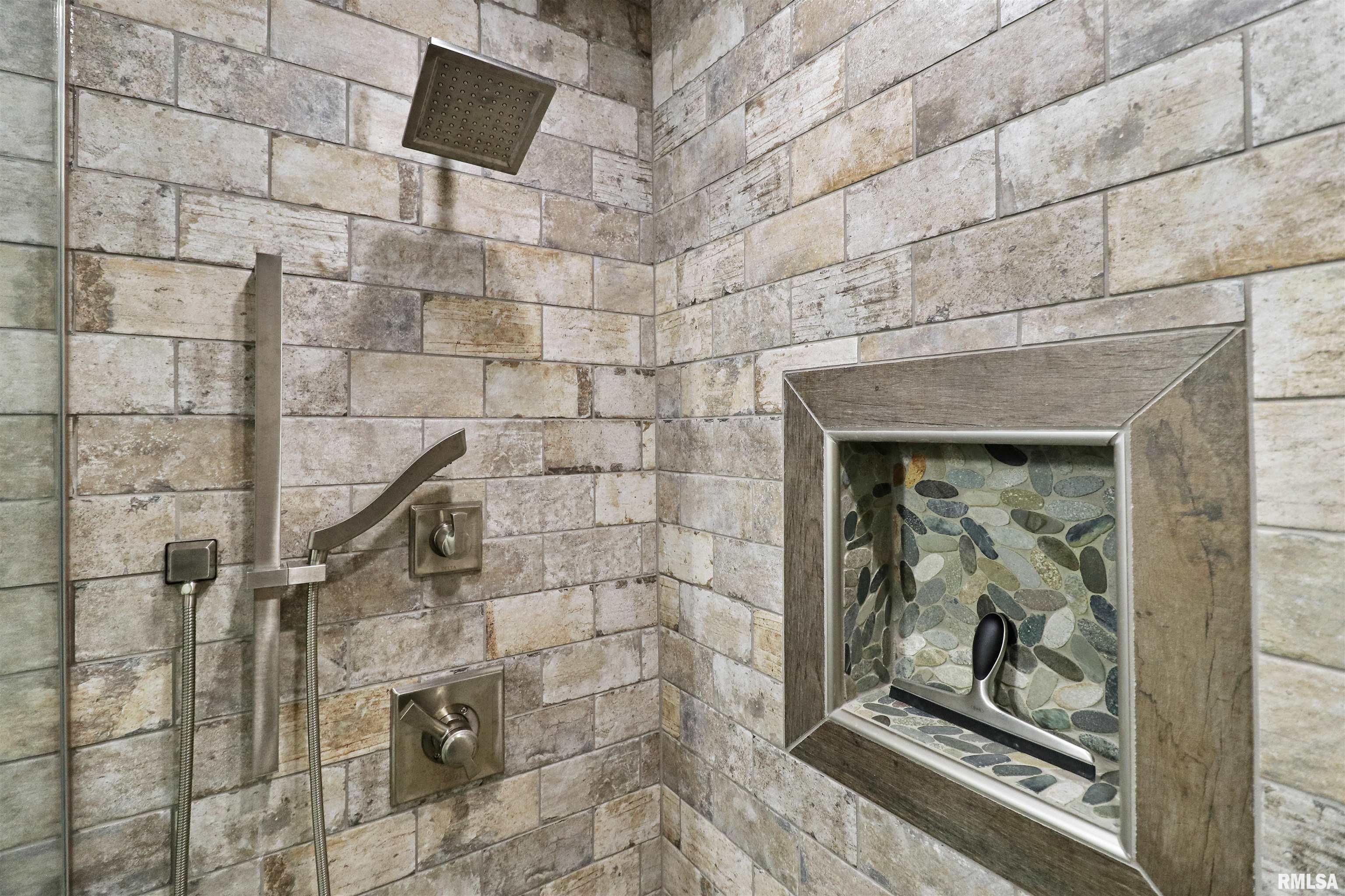 1635 Kingsbury Road Washington, IL 61571 - Photo 32 of 46 Gallery Image 32