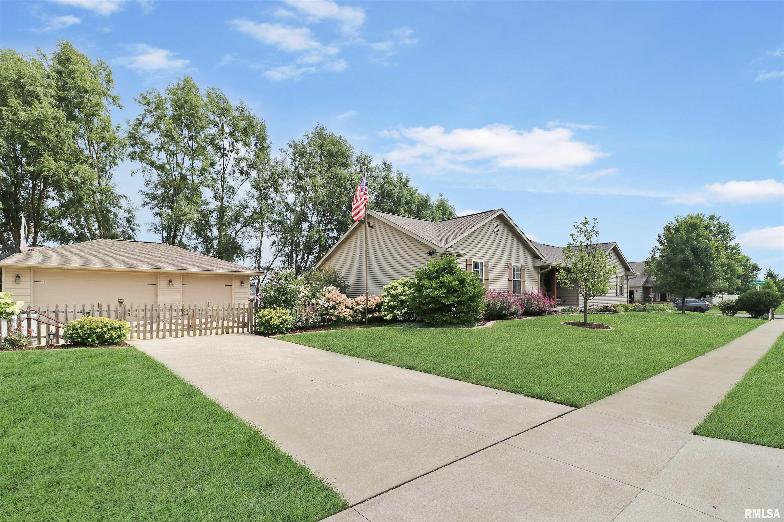 1635 Kingsbury Road Washington, IL 61571 - Photo 6 of 46 Gallery Image 6