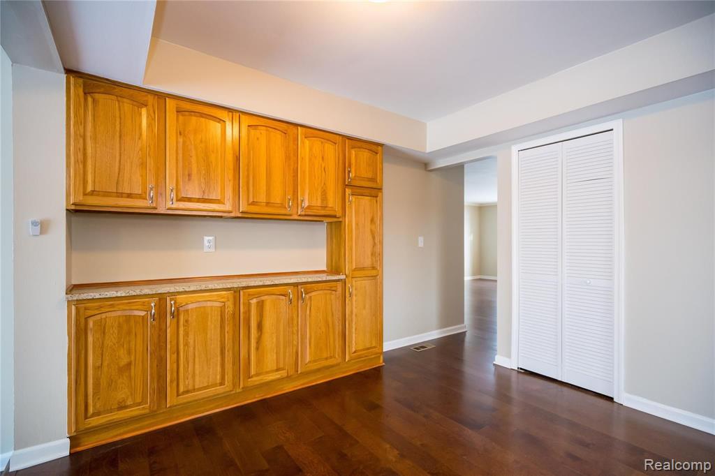 42278 Hanford Road Canton, MI 48187 - Photo 22 of 79