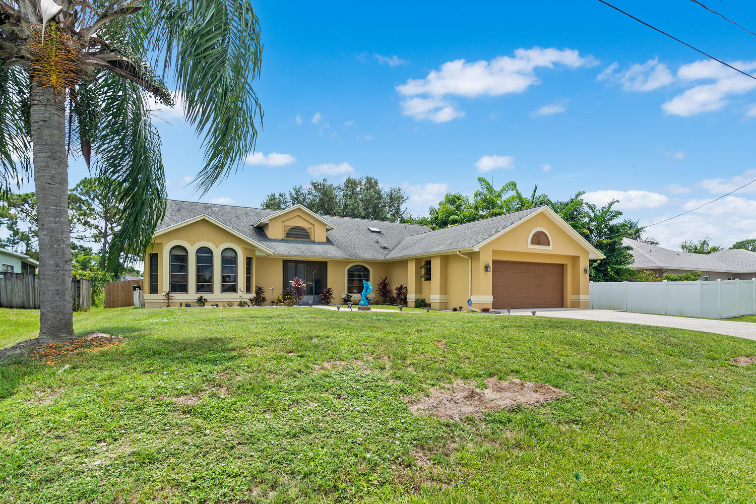 514 Southeast Cliff Road Port St. Lucie, FL 34984 - Photo 3 of 35 514 SE Cliff Rd-large-003-004-DSC0014-15