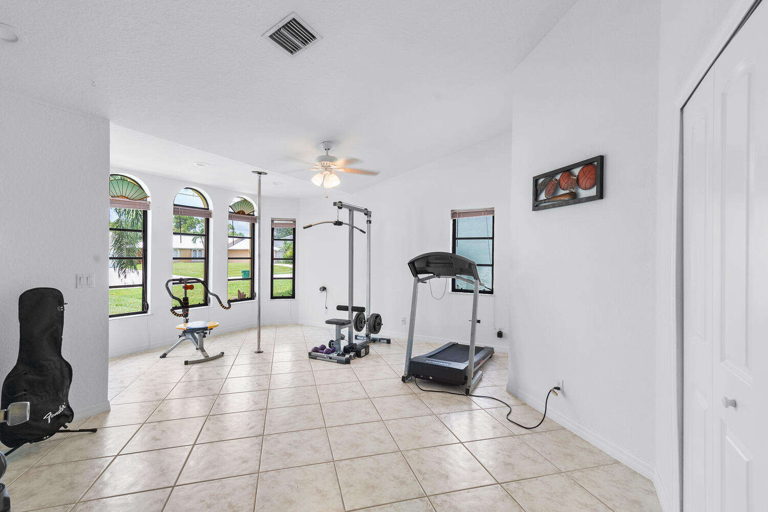 514 Southeast Cliff Road Port St. Lucie, FL 34984 - Photo 4 of 35 514 SE Cliff Rd-large-004-003-DSC0020-15