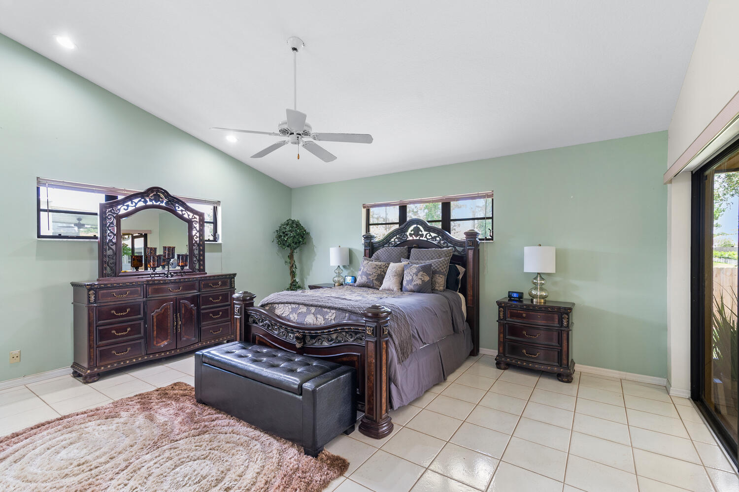 514 Southeast Cliff Road Port St. Lucie, FL 34984 - Photo 9 of 35 514 SE Cliff Rd-large-009-012-DSC0044-15