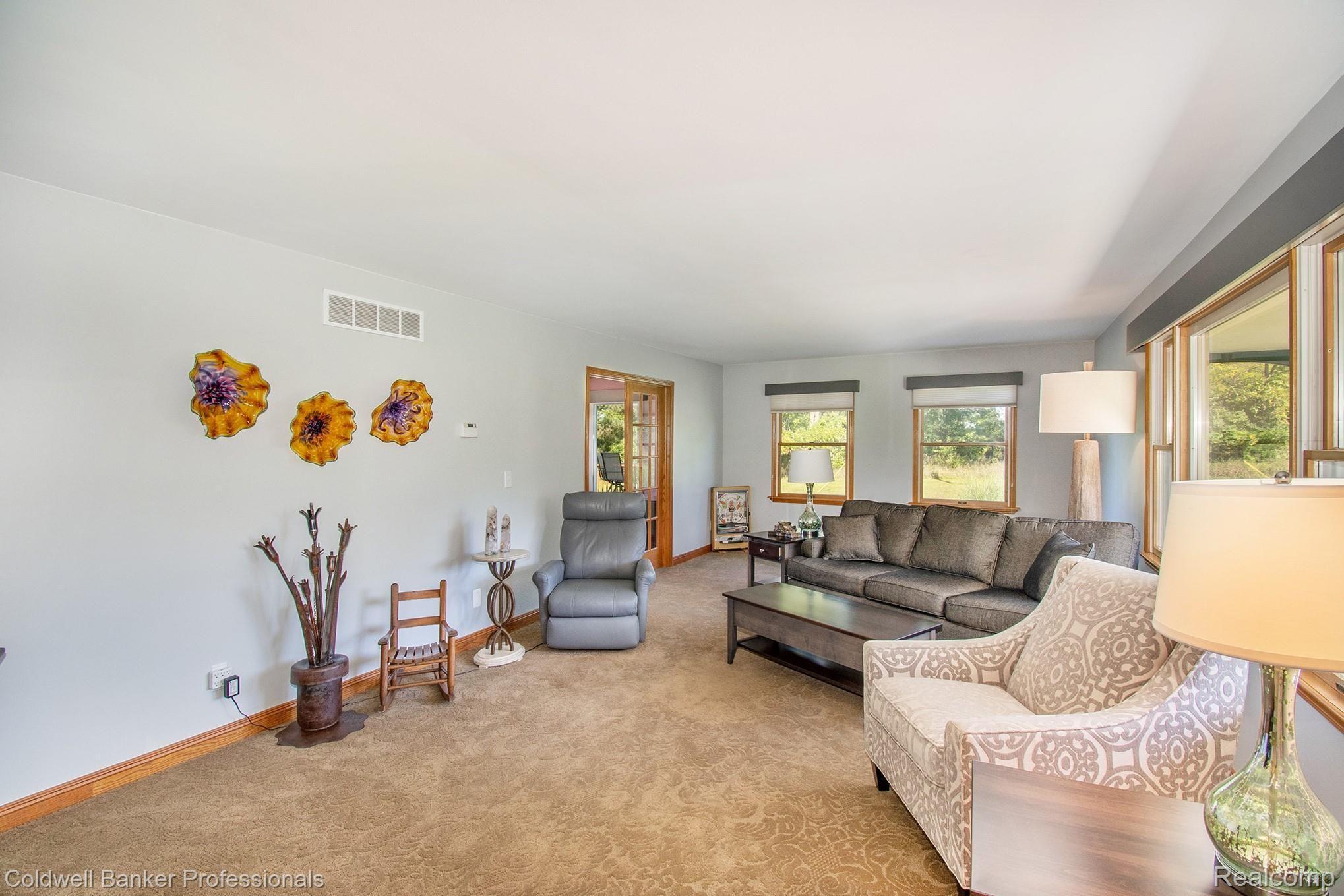 2706 Clark Road Lapeer, MI 48446 - Photo 25 of 44 Living Room