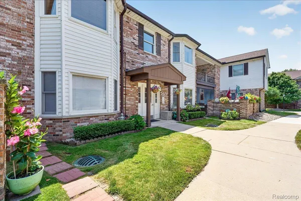 $259,000 | 8421 Mathias Drive, Unit 11, Grosse Ile, MI 48138
