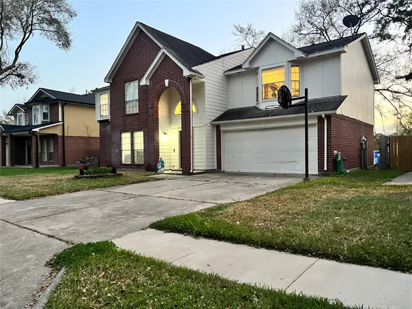 a front view of house with yard