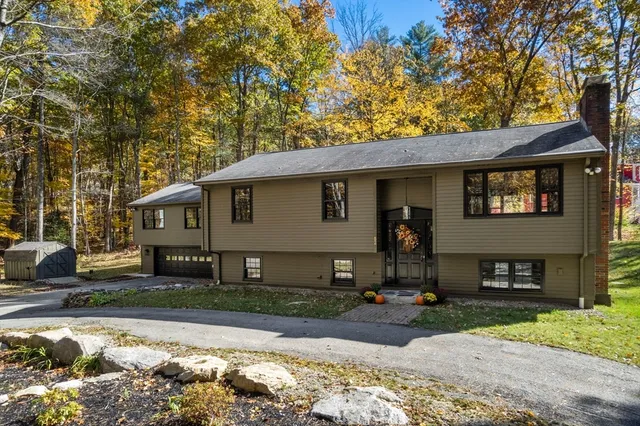 $715,000 | 52-54 Wells Park Road, Sturbridge, MA 01566