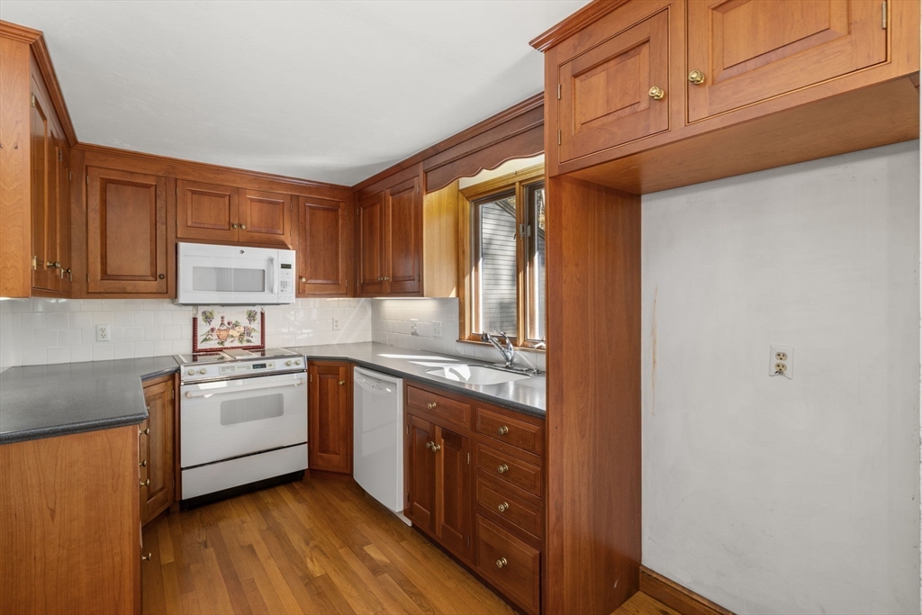 52-54 Wells Park Road Sturbridge, MA 01566 - Photo 12 of 39