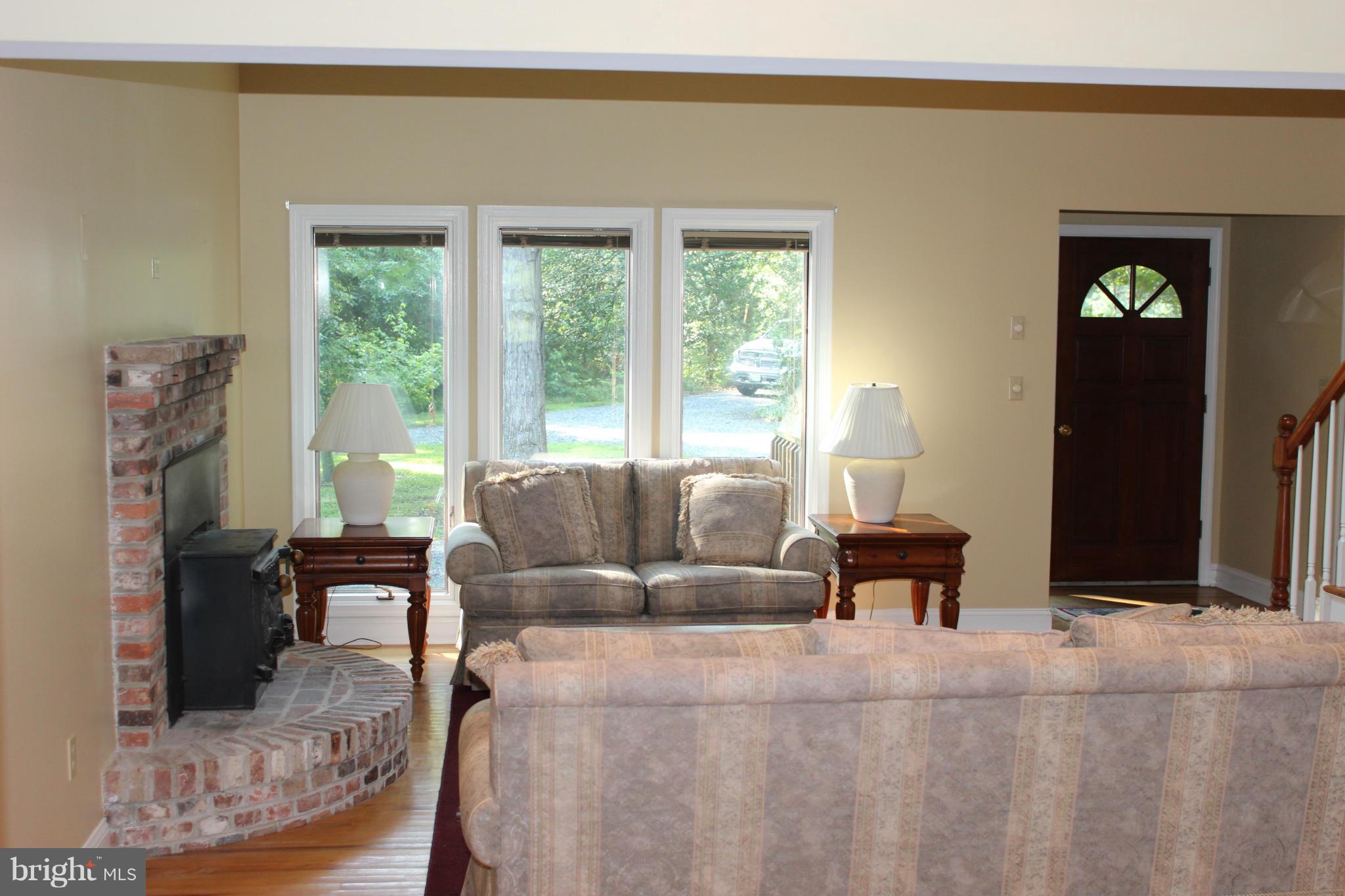33258 Fox Road Easton, MD 21601 - Photo 10 of 23 Living Room
