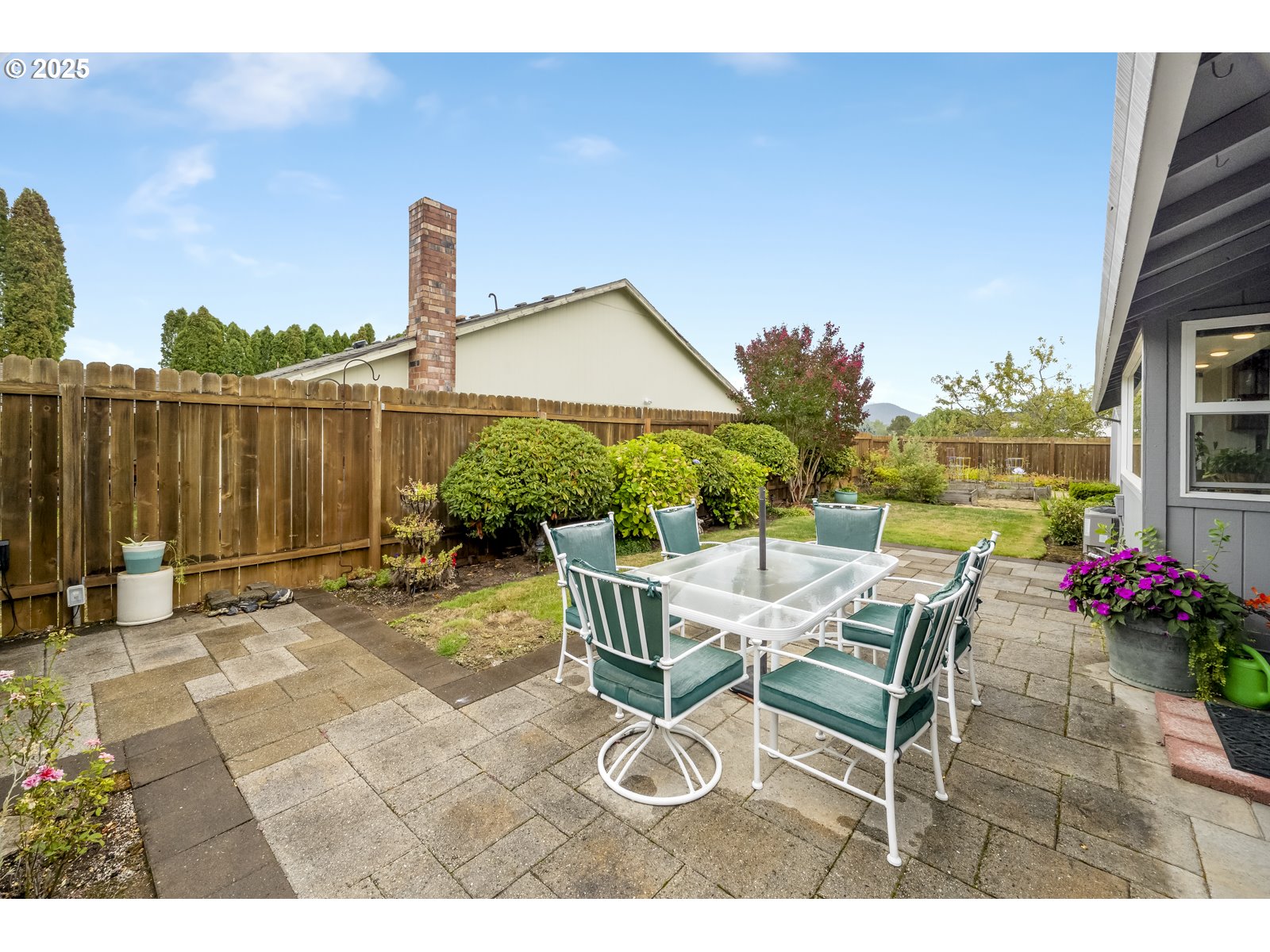 490 Southwest Nancy Avenue Gresham, OR 97030 - Photo 20 of 37 a patio with table and chairs