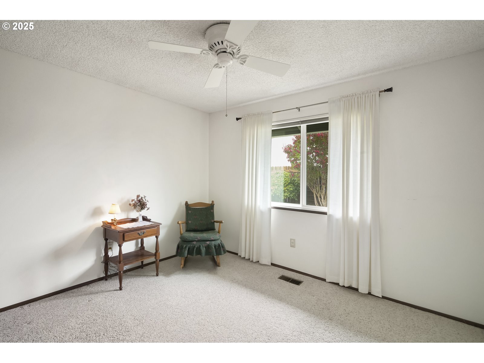 490 Southwest Nancy Avenue Gresham, OR 97030 - Photo 27 of 37 a living room with furniture and a window