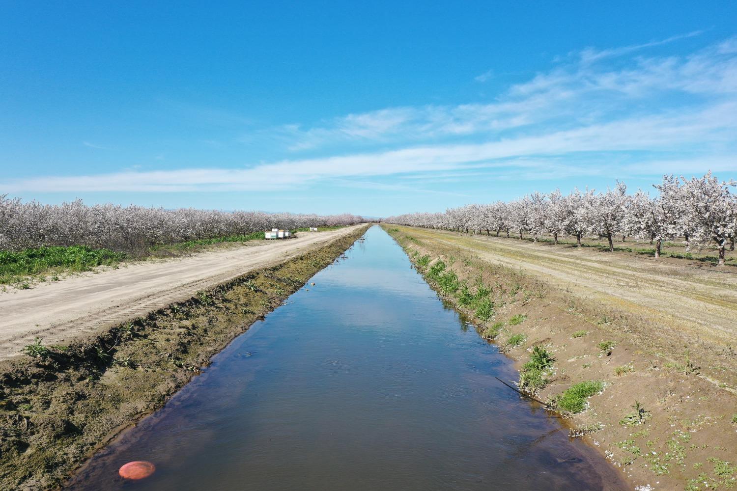 16452 South Marks Avenue Caruthers, CA 93609 - Photo 4 of 7 a view of an ocean and beach