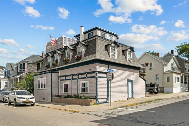 $2,100 | 6 Hammond Street, Unit 4, Newport, RI 02840