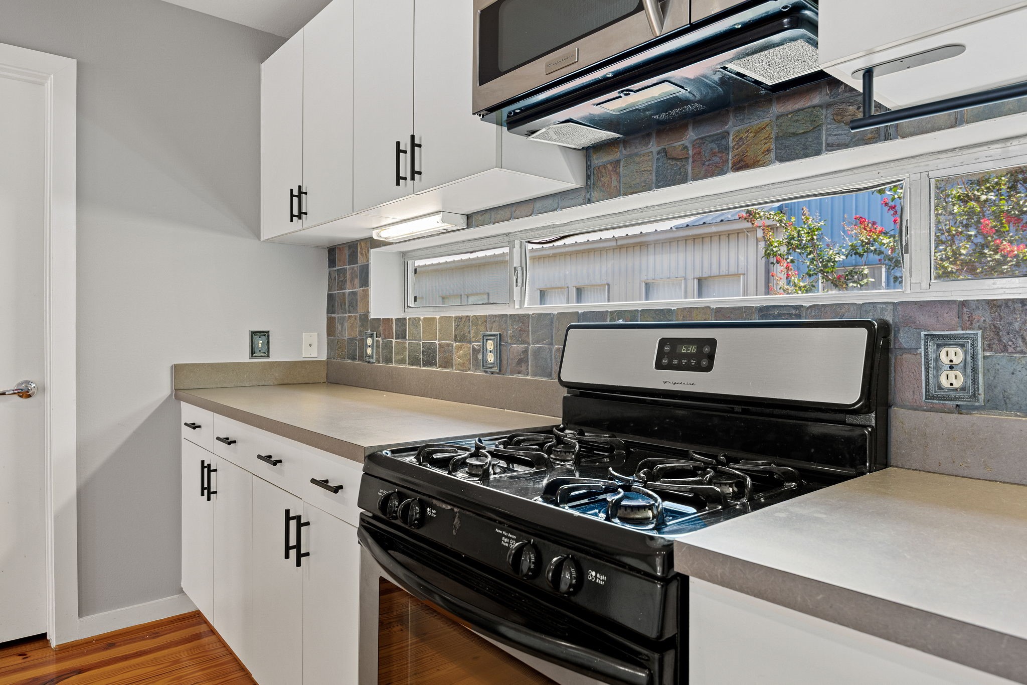 913 Robin Street Houston, TX 77019 - Photo 9 of 24 Gallery Image 9