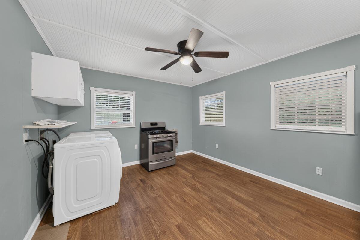 1069 Pecks Road Bedford, VA 24523 - Photo 26 of 47 Laundry/Mud Room