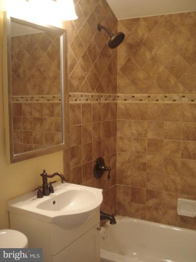 3716 South Kemper Road Arlington, VA 22206 - Photo 5 of 9 Bath #1