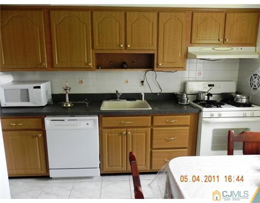 3 Winslow Road Edison, NJ 08837 - Photo 4 of 14 Gallery Image 4