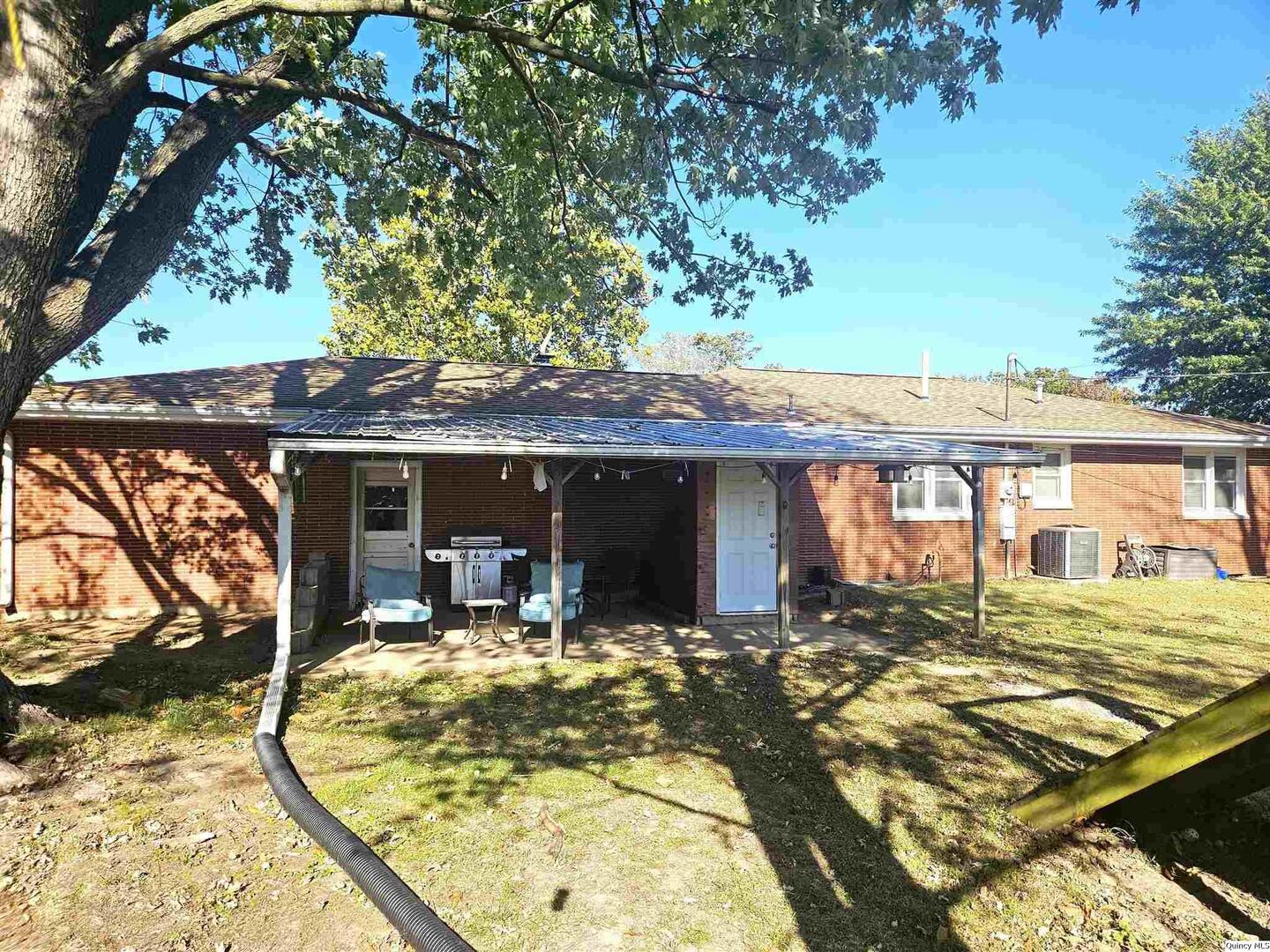 803 Maas Road Quincy, IL 62305 - Photo 25 of 28 front view of a house with a yard