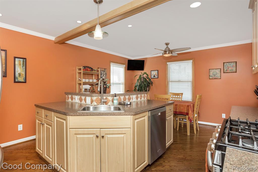 2427 Columbia Road Berkley, MI 48072 - Photo 10 of 38 Gallery Image 10