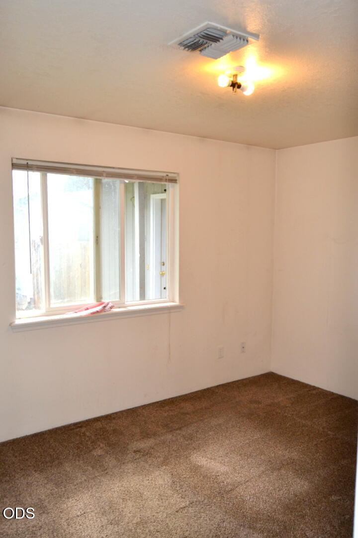 1636 Leonard Road, Unit A & B Grants Pass, OR 97527 - Photo 9 of 13