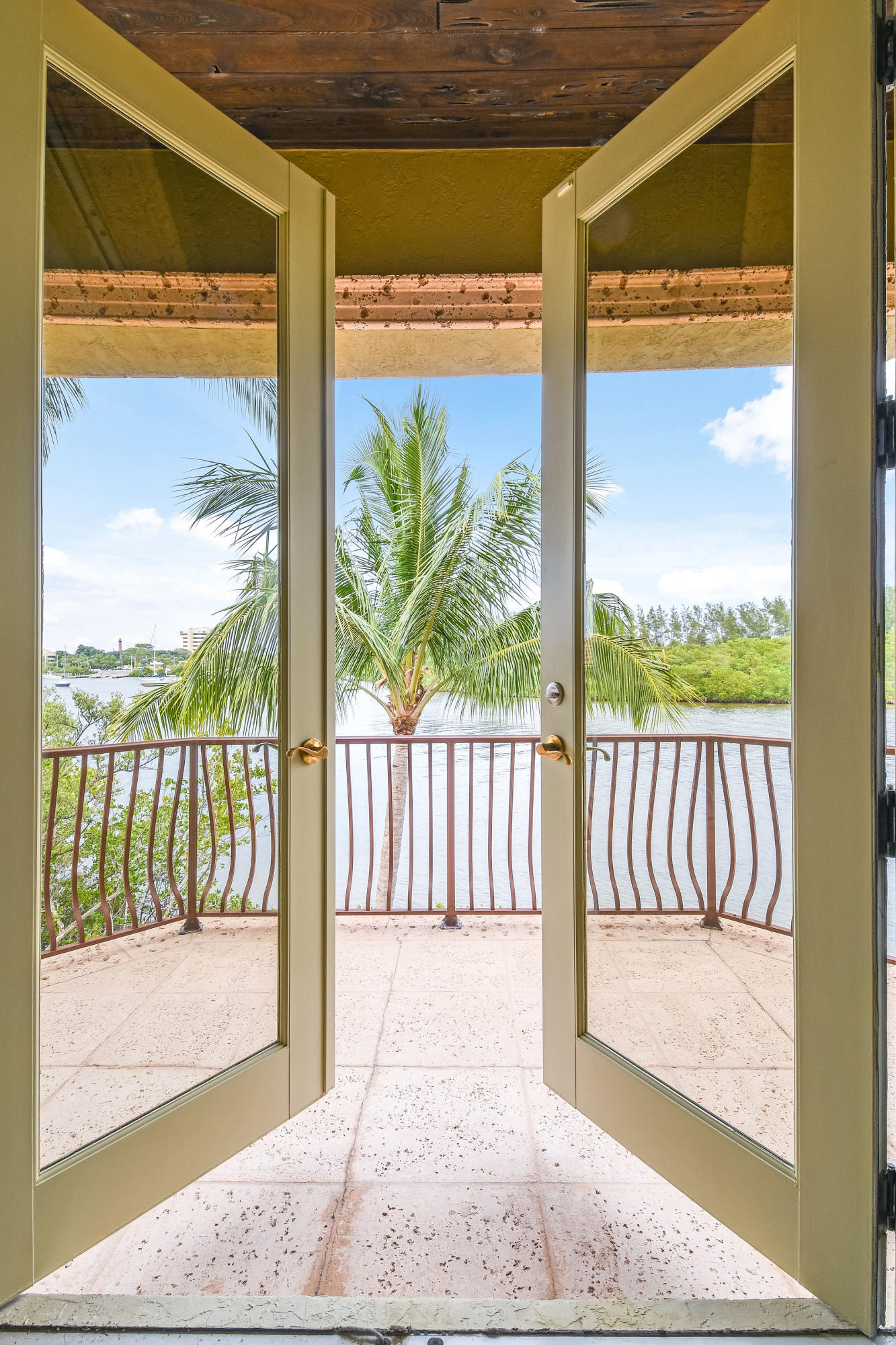 403 Old Jupiter Beach Road Jupiter, FL 33477 - Photo 14 of 27 403OldJupiterRoad(66)