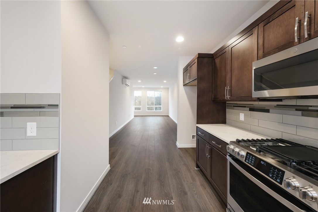 18912 110th Place Northeast, Unit 8 7 Bothell, WA 98011 - Photo 4 of 12 Gallery Image 4