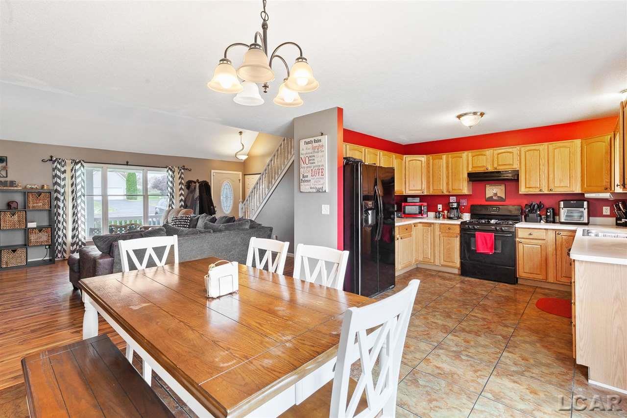 3169 Cobblestone Ridge Tecumseh, MI 49286 - Photo 4 of 23 50061474-3.JPG