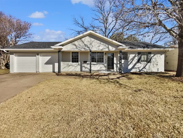 $210,000 | 821 East Mission Street, Crowley, TX 76036