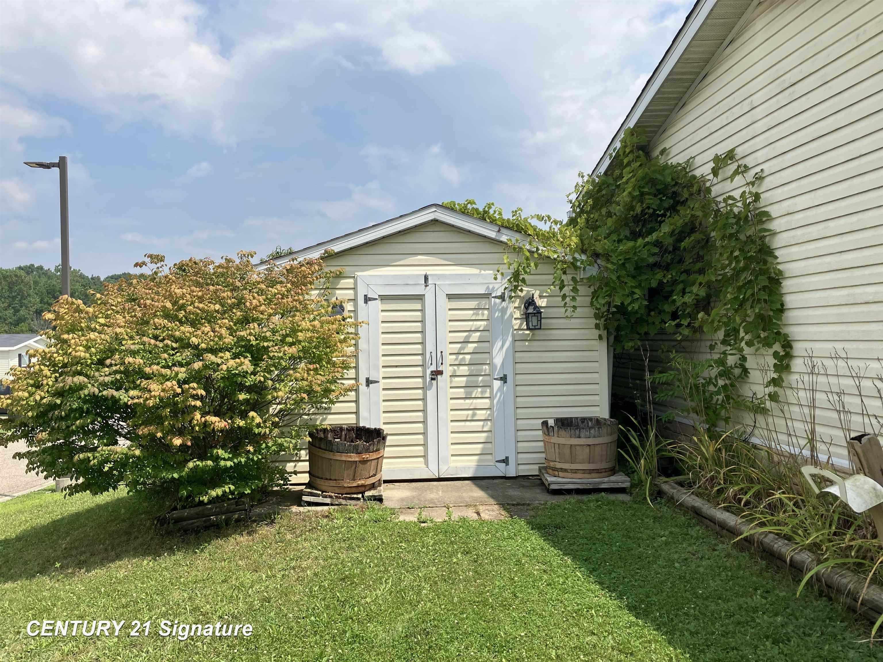 196 Apollo Avenue Flushing, MI 48433 - Photo 16 of 16 50213786-dfc75c05-ded2-46aa-80cf-2441b0552abb.JPG