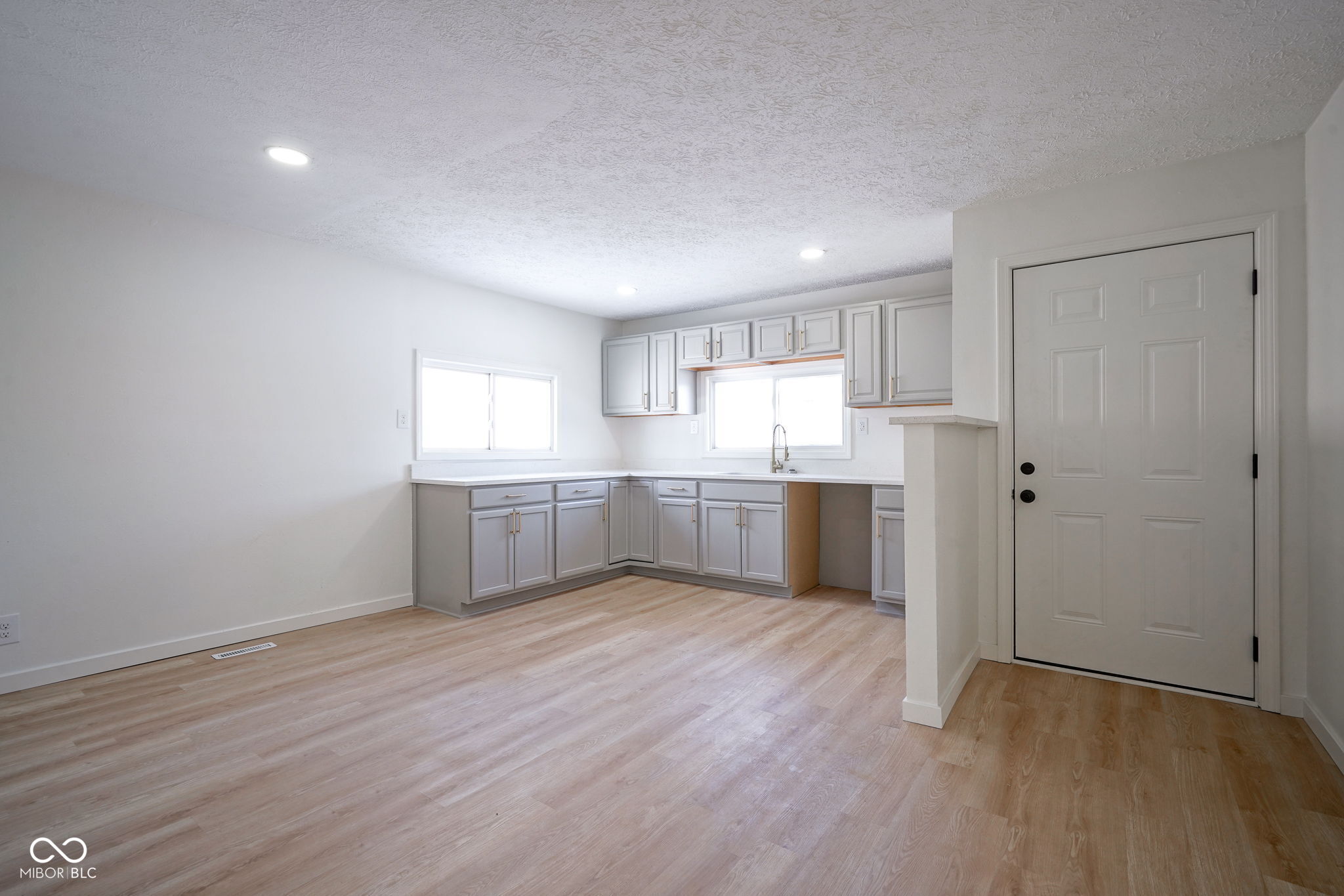 412 Main Street Elwood, IN 46036 - Photo 9 of 32