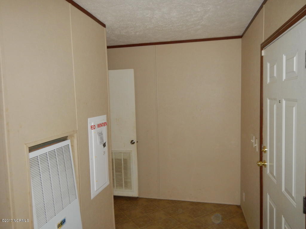 366 Burncoat Road Kinston, NC 28504 - Photo 13 of 19 76 LAUNDRY