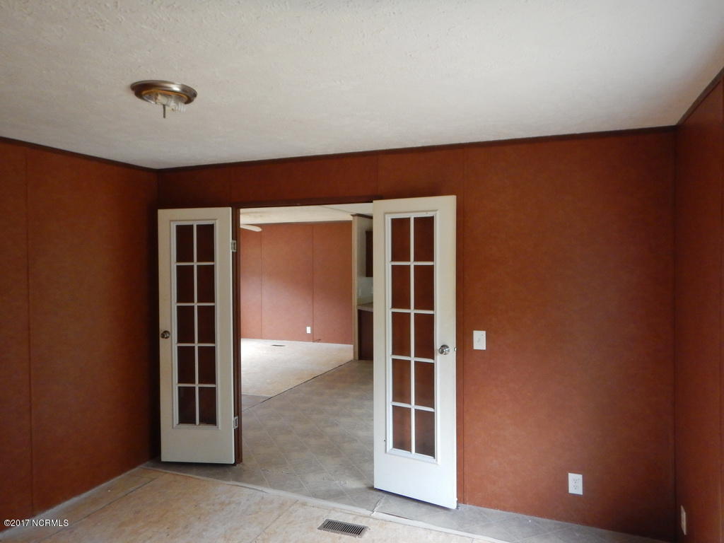 366 Burncoat Road Kinston, NC 28504 - Photo 14 of 19 86 OFFICE