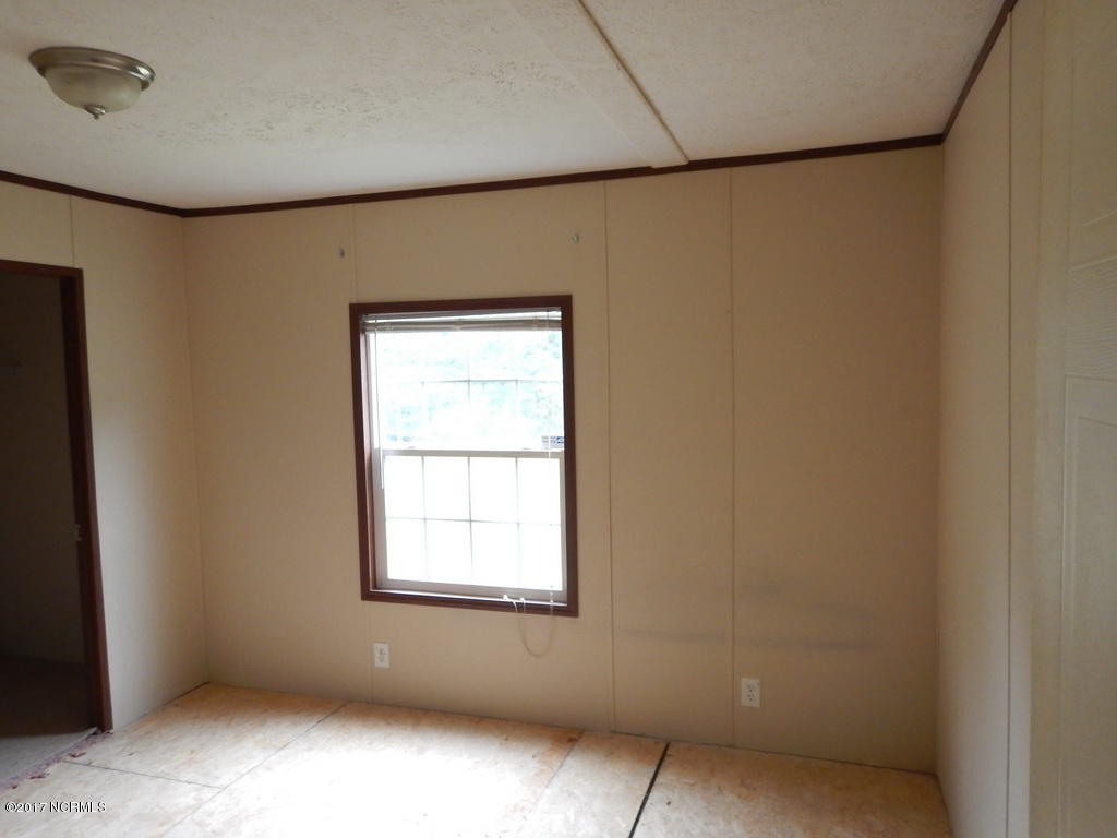 366 Burncoat Road Kinston, NC 28504 - Photo 17 of 19 110 BEDROOM 2