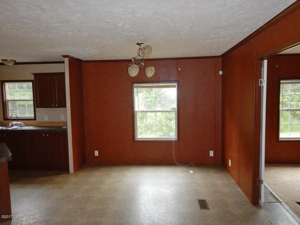 366 Burncoat Road Kinston, NC 28504 - Photo 6 of 19 46 DINING