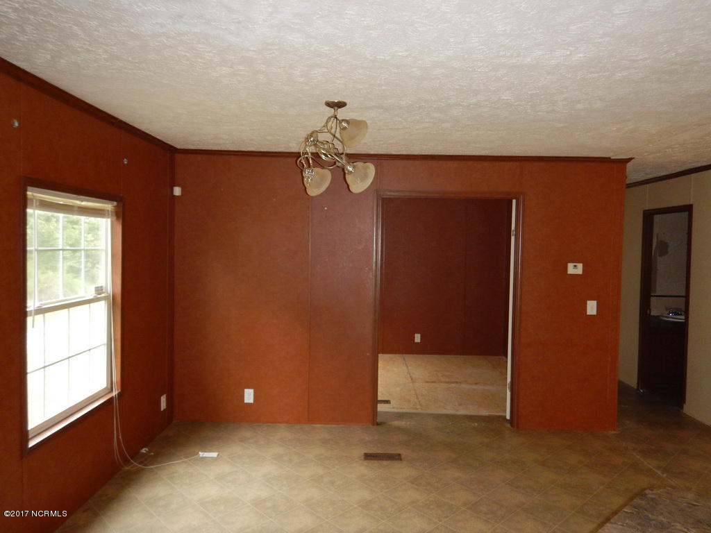 366 Burncoat Road Kinston, NC 28504 - Photo 7 of 19 47 DINING