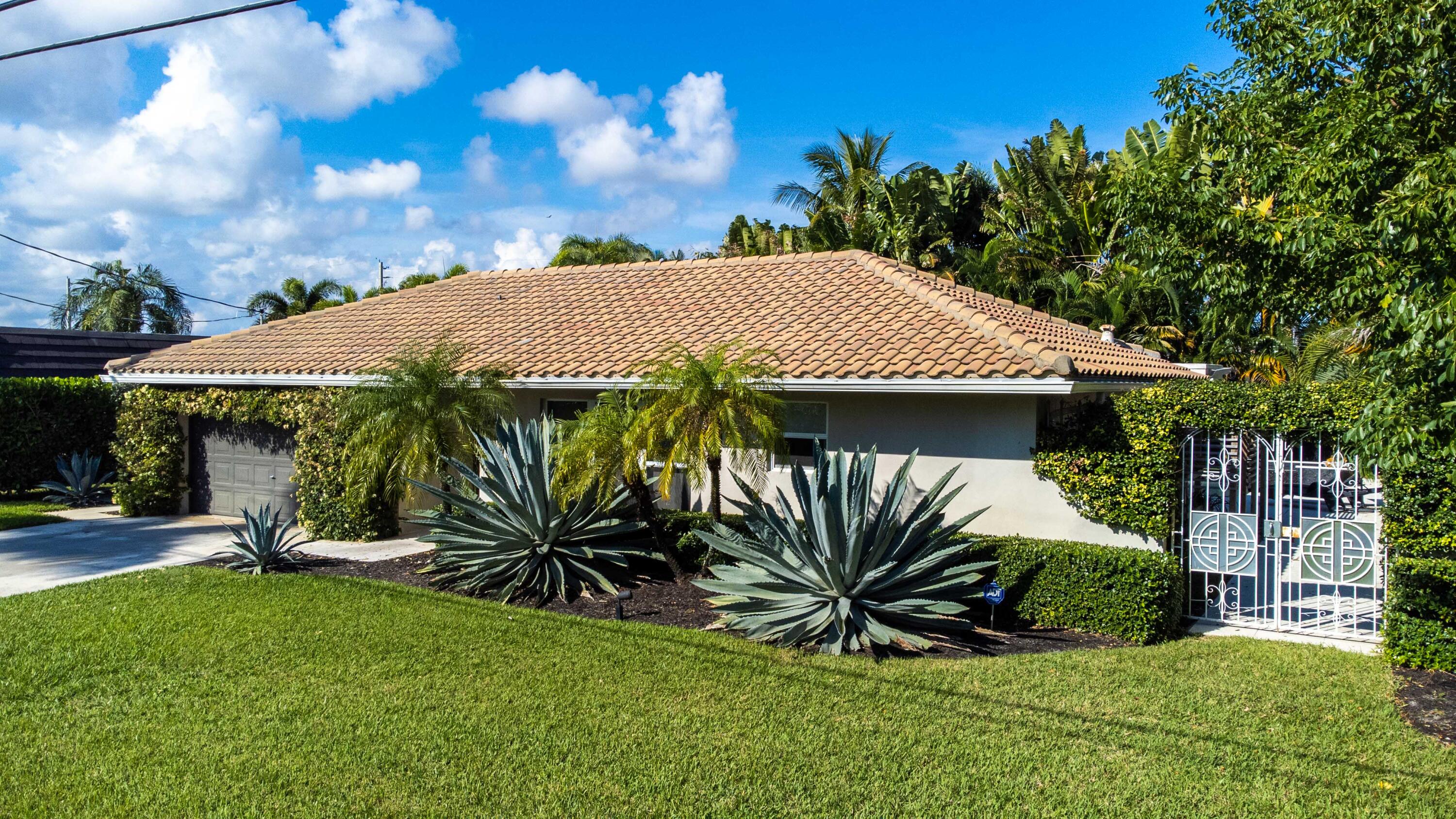 855 Berkley Street Boca Raton, FL 33487 - Photo 6 of 31 a view of outdoor space yard and patio