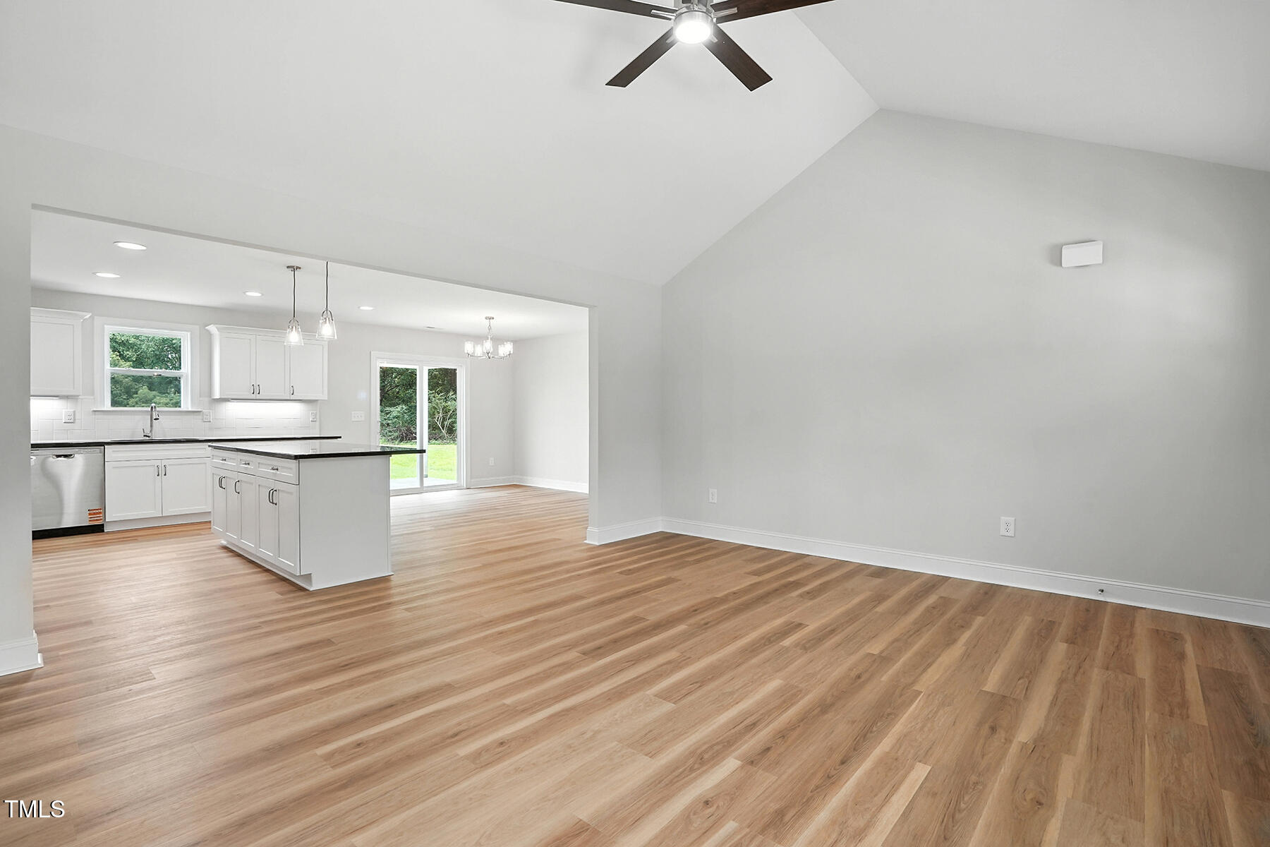 8686 Green Path Road Dunn, NC 28334 - Photo 6 of 31 Living Room