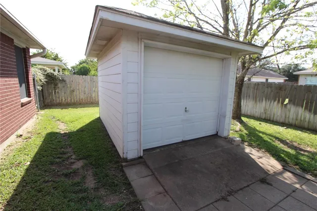 a view of a back yard of the house