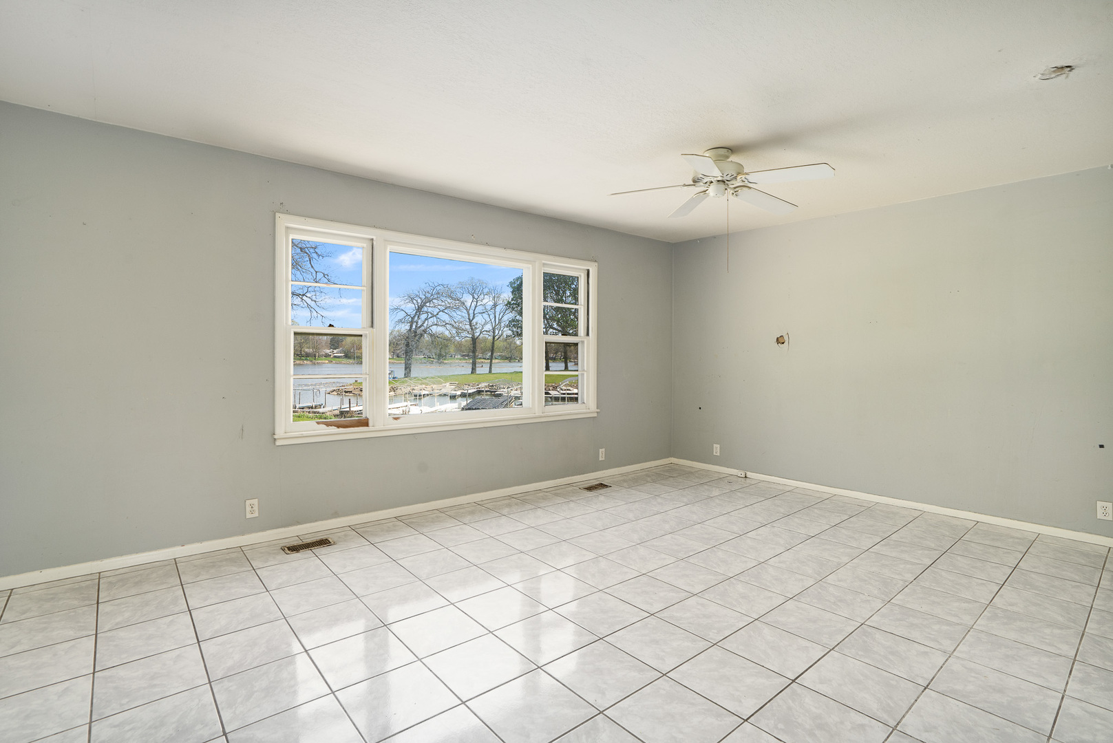 2697 River Road Kankakee, IL 60901 - Photo 15 of 60 an empty room with windows and fan