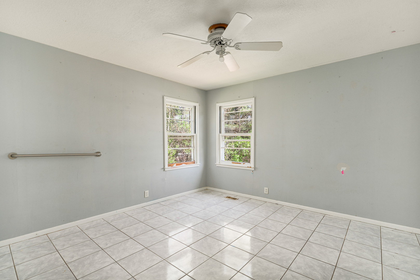 2697 River Road Kankakee, IL 60901 - Photo 17 of 60 a view of an empty room with a window