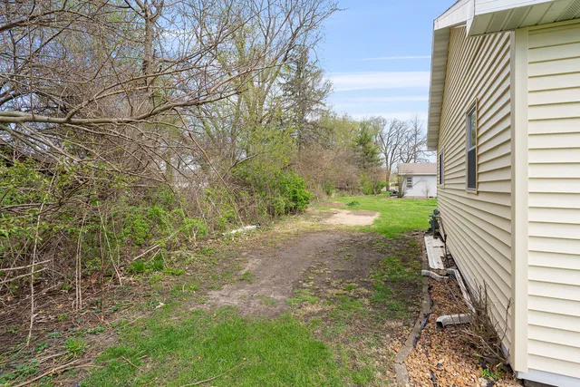 a view of a house with backyard and sitting area