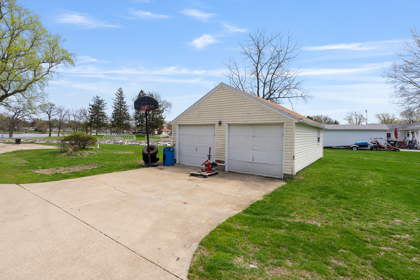 2697 River Road Kankakee, IL 60901 - Photo 40 of 60 a view of a house with backyard and trees