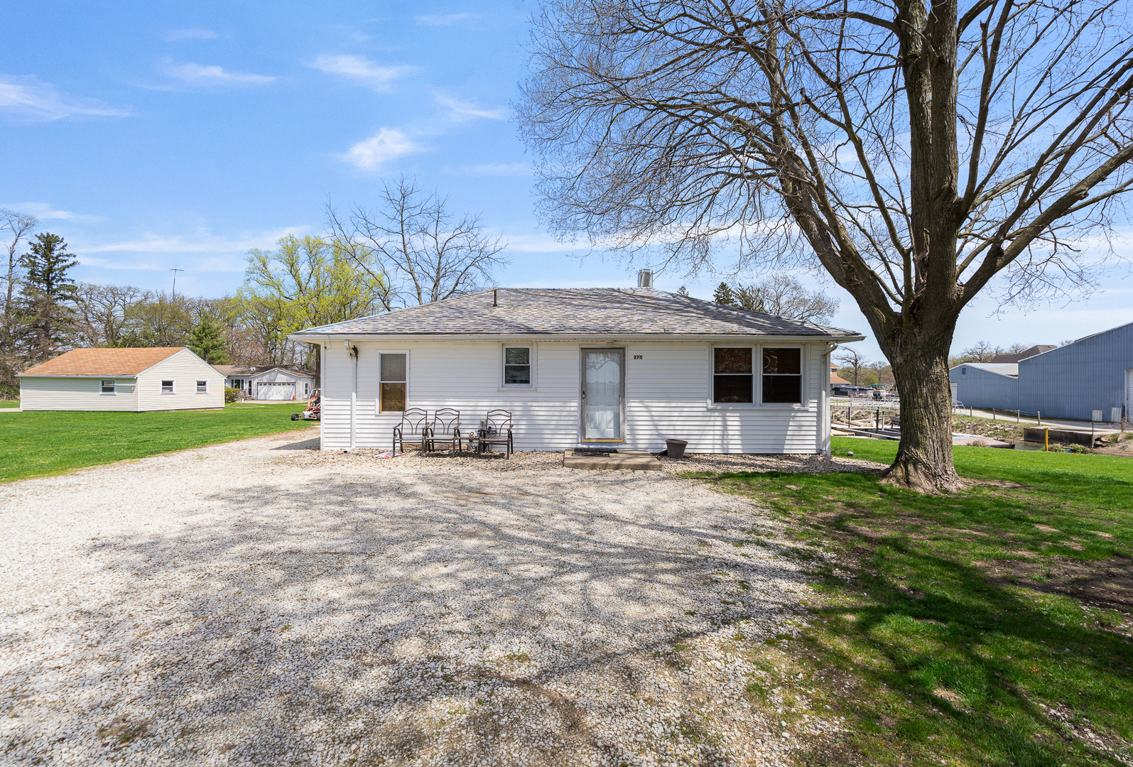 2697 River Road Kankakee, IL 60901 - Photo 53 of 60 a front view of a house with garden