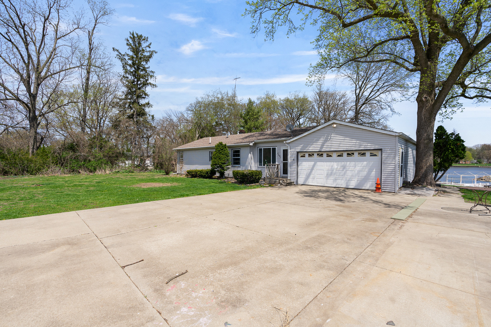 2697 River Road Kankakee, IL 60901 - Photo 6 of 60 a front view of a house with a yard and garage